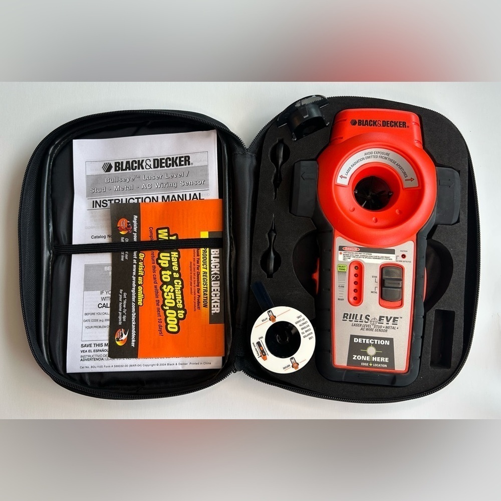 NWOT black & Decker BullsEye Leveling Laser with Stud Sensor toolset house DIY